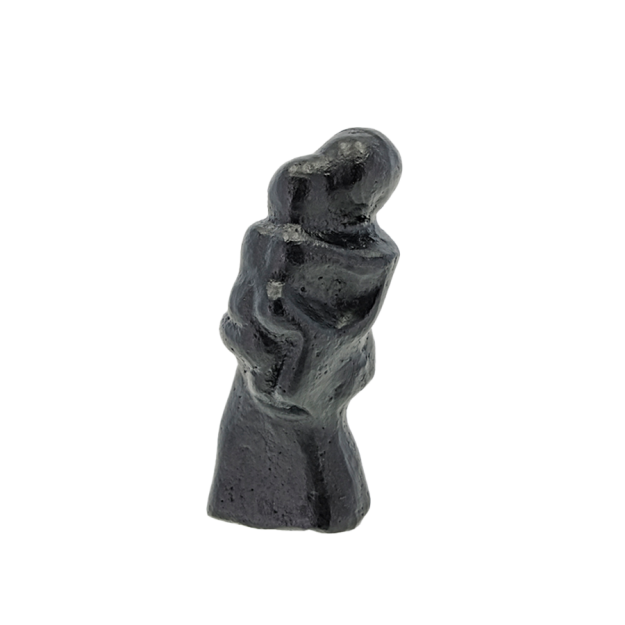  Sculpture – The love of a mother remains with us – 1 child